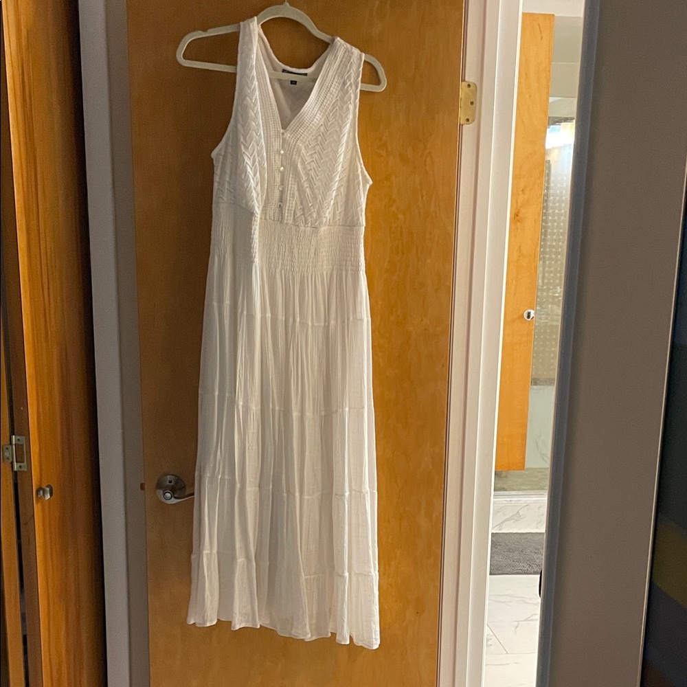 Chic White Sleeveless Maxi Dress